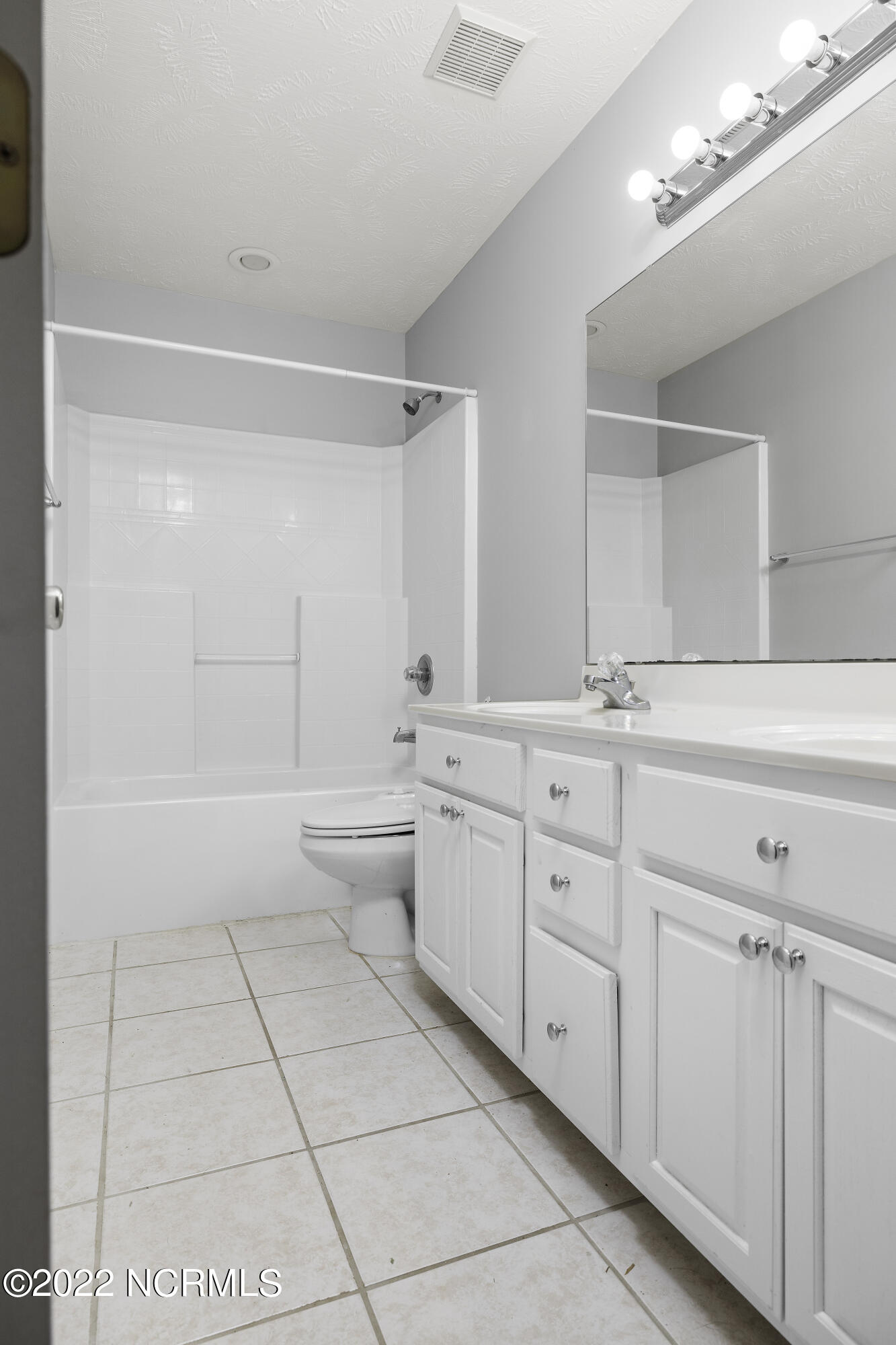 257 Rutherford Way Jacksonville, NC 28540 - Photo 19 of 25 Gust Bathroom