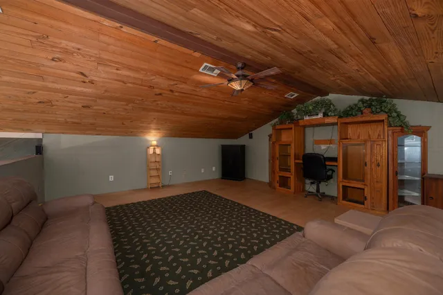 a view of a house with backyard and garden