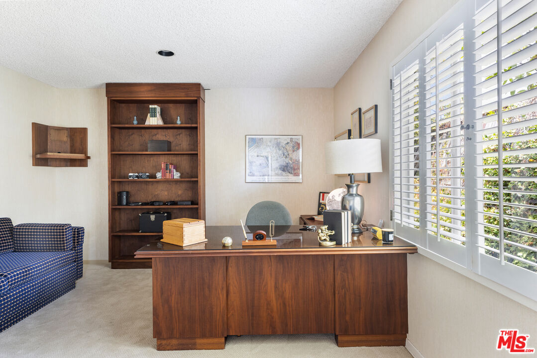 16219 Quemada Road Encino, CA 91436 - Photo 14 of 19 Gallery Image 14
