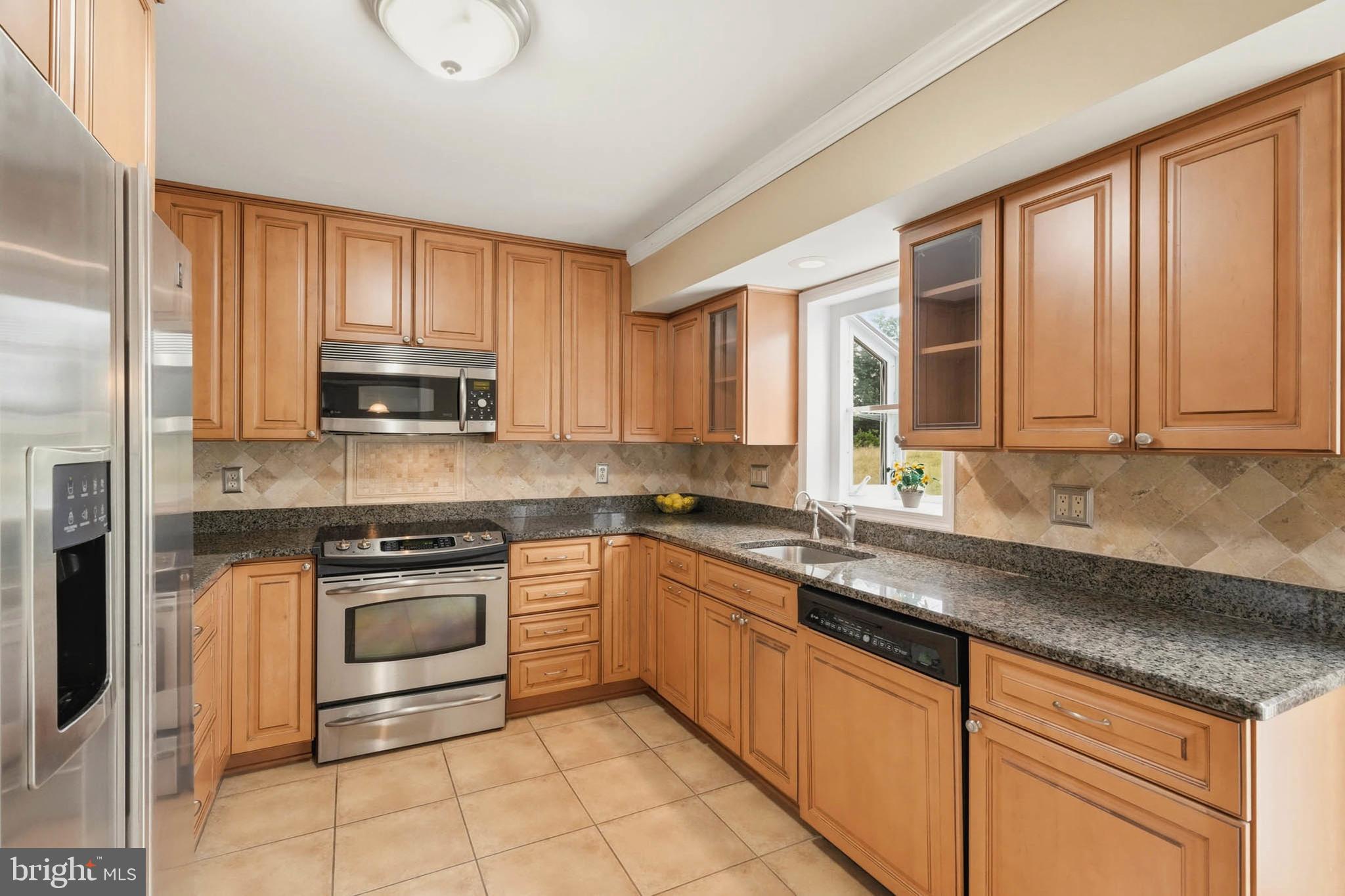 15605 Bond Mill Road Laurel, MD 20707 - Photo 7 of 36 Custom kitchen