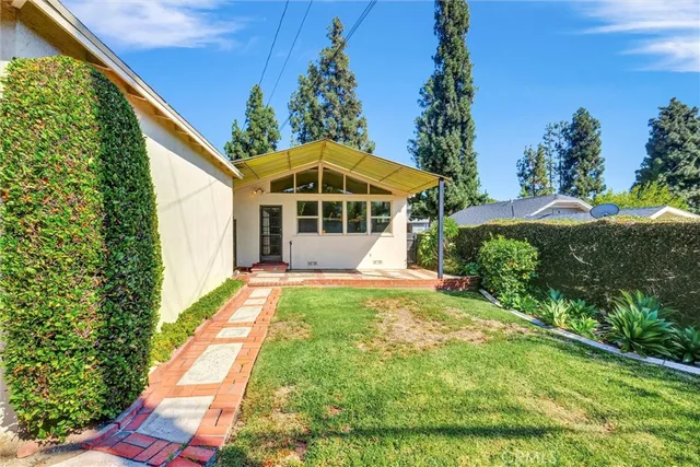 a view of a backyard with sitting area