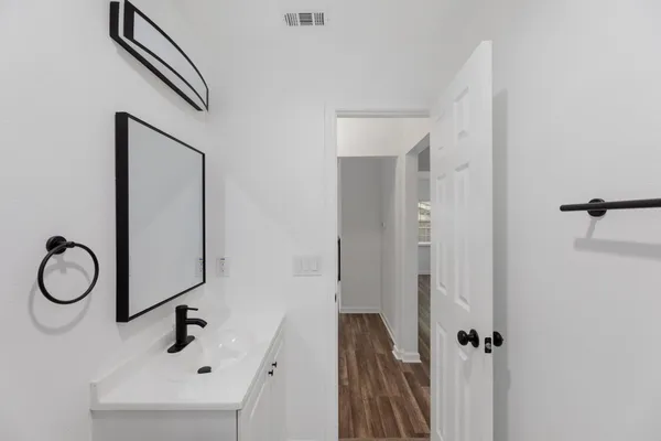 $1,750 | 404 Middle Lane, Austin, TX 78753