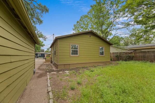 $1,750 | 404 Middle Lane, Austin, TX 78753