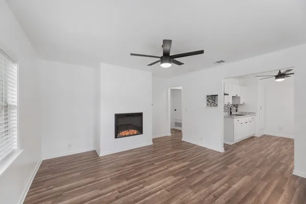 $1,750 | 404 Middle Lane, Austin, TX 78753