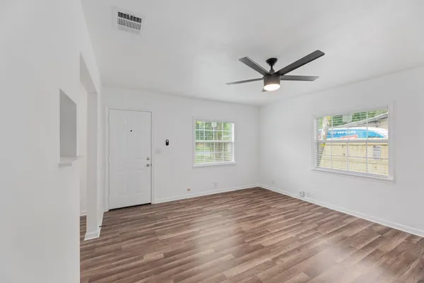 $1,750 | 404 Middle Lane, Austin, TX 78753