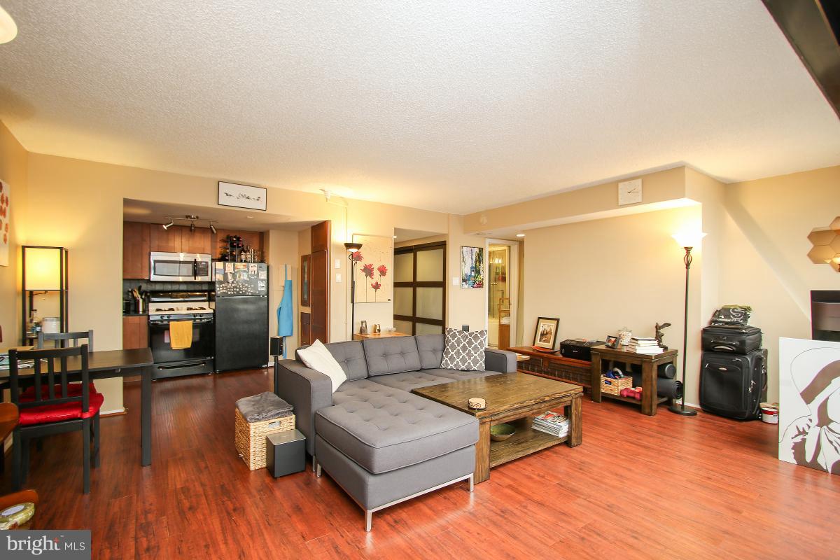 1245 13th Street Northwest, Unit 1012 Washington, DC 20005 - Photo 11 of 30 Living Room
