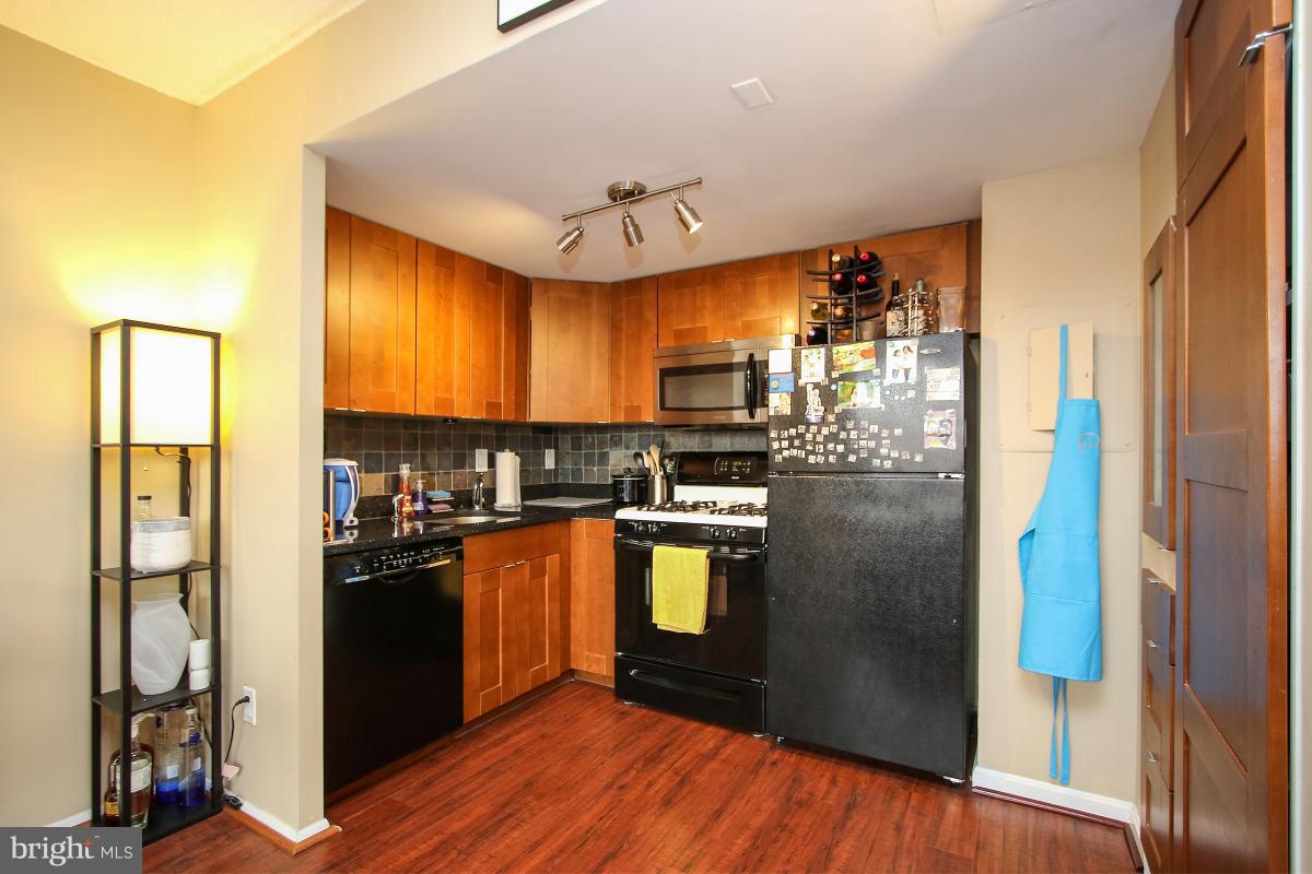 1245 13th Street Northwest, Unit 1012 Washington, DC 20005 - Photo 12 of 30 Kitchen