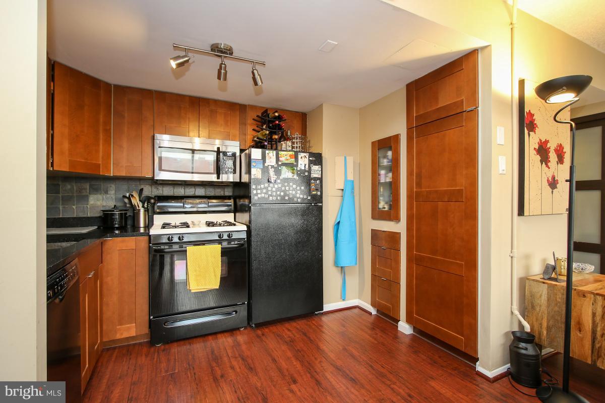1245 13th Street Northwest, Unit 1012 Washington, DC 20005 - Photo 13 of 30 Kitchen