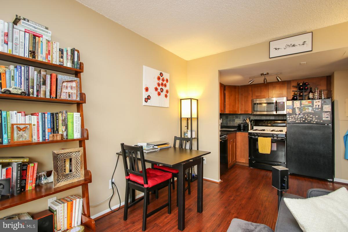 1245 13th Street Northwest, Unit 1012 Washington, DC 20005 - Photo 14 of 30 Living Room