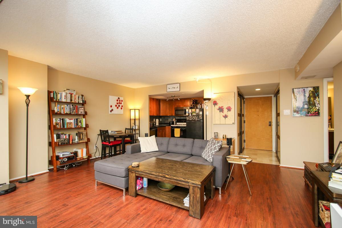 1245 13th Street Northwest, Unit 1012 Washington, DC 20005 - Photo 16 of 30 Living Room