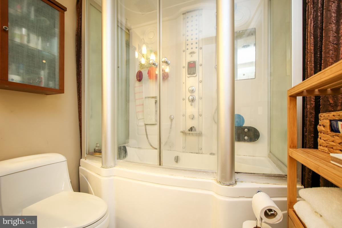 1245 13th Street Northwest, Unit 1012 Washington, DC 20005 - Photo 20 of 30 Bath