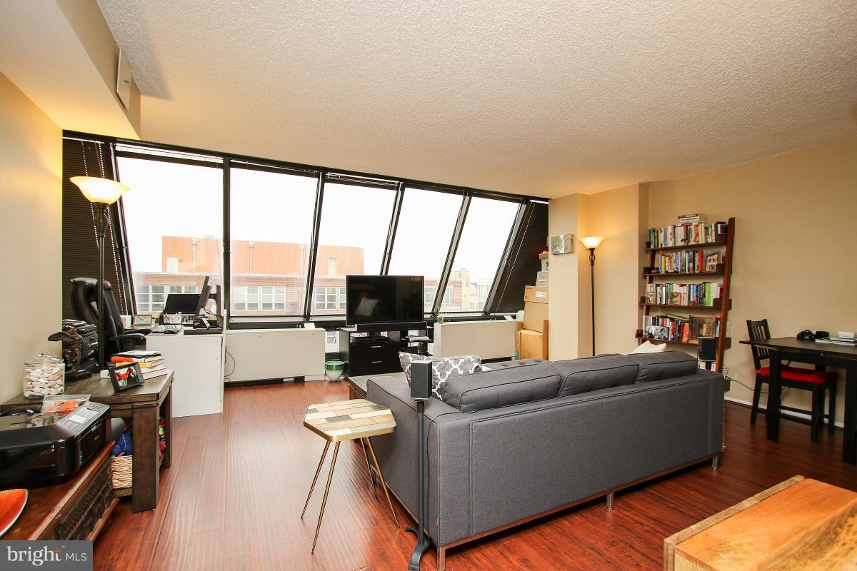1245 13th Street Northwest, Unit 1012 Washington, DC 20005 - Photo 7 of 30 Living Room