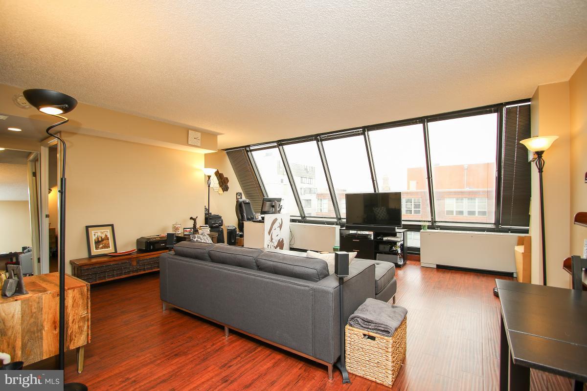 1245 13th Street Northwest, Unit 1012 Washington, DC 20005 - Photo 9 of 30 Living Room