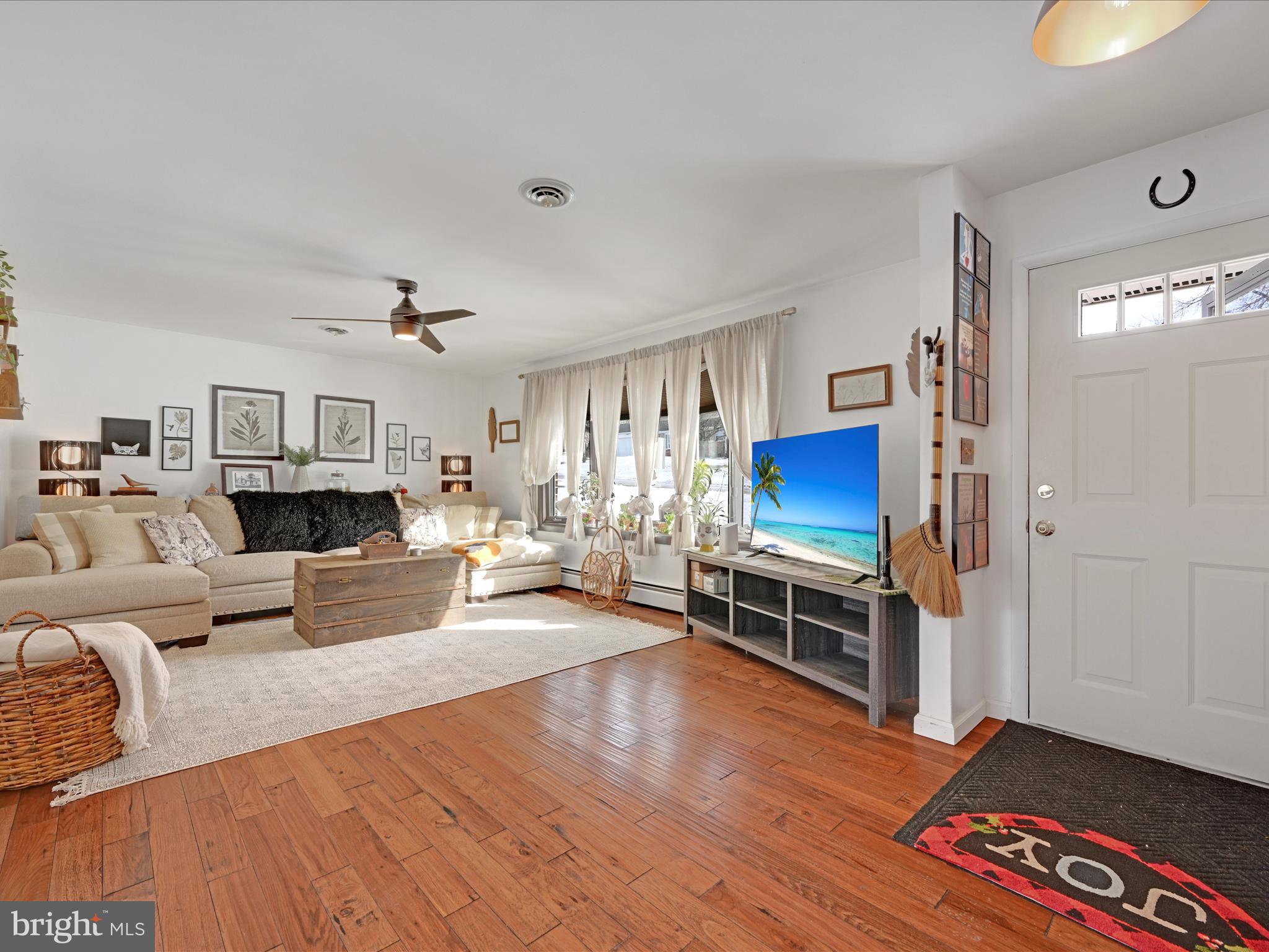 19 Hillside Drive Jacobus, PA 17407 - Photo 5 of 32 Living Room