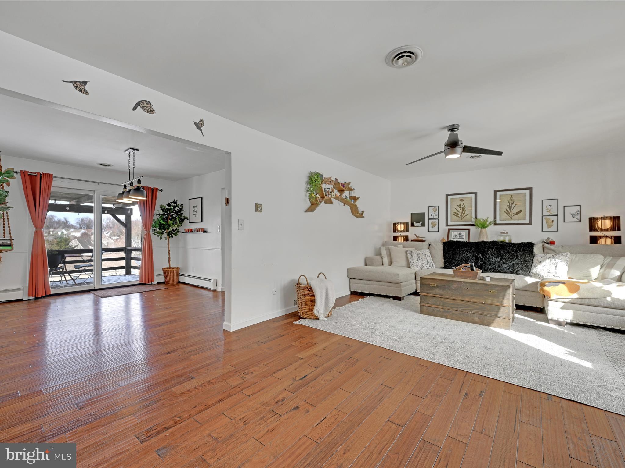 19 Hillside Drive Jacobus, PA 17407 - Photo 6 of 32 Living Room