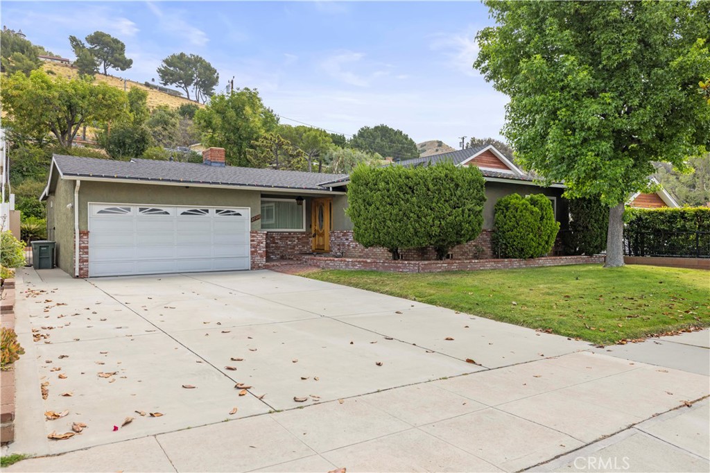 2724 North Kenneth Road Burbank, CA 91504 - Photo 1 of 35