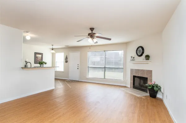 $2,000 | 14202 Ballfour Park Lane, Houston, TX 77047