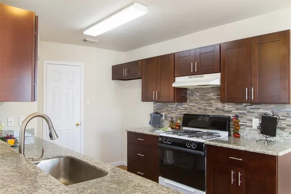 $2,000 | 14202 Ballfour Park Lane, Houston, TX 77047
