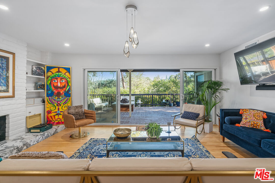1534 Belleau Road Glendale, CA 91206 - Photo 21 of 40 a living room filled with furniture