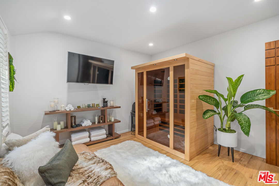 1534 Belleau Road Glendale, CA 91206 - Photo 35 of 40 a living room with furniture a potted plant and a flat screen tv