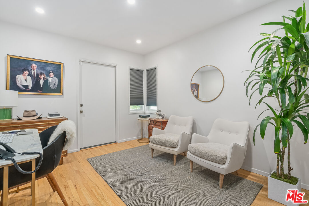 1534 Belleau Road Glendale, CA 91206 - Photo 36 of 40 a living room with furniture and a potted plant