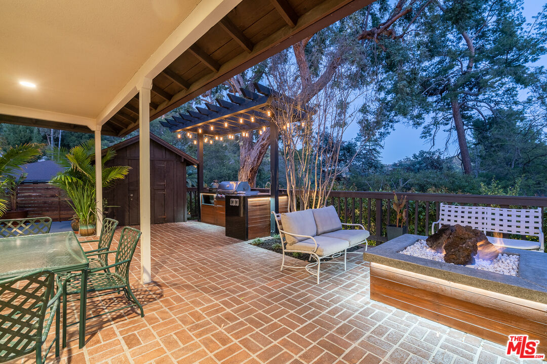 1534 Belleau Road Glendale, CA 91206 - Photo 5 of 40 a outdoor space with patio lots of furniture
