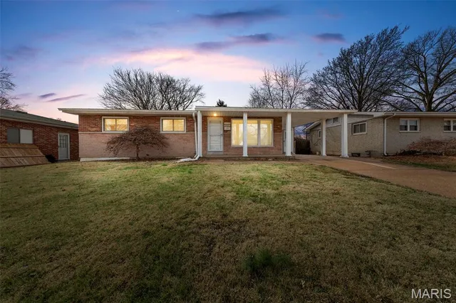 $195,000 | 258 Palm Drive, Hazelwood, MO 63042