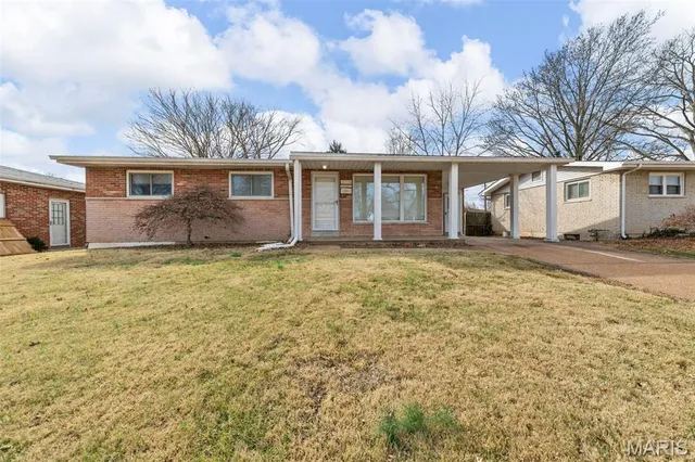 $195,000 | 258 Palm Drive, Hazelwood, MO 63042