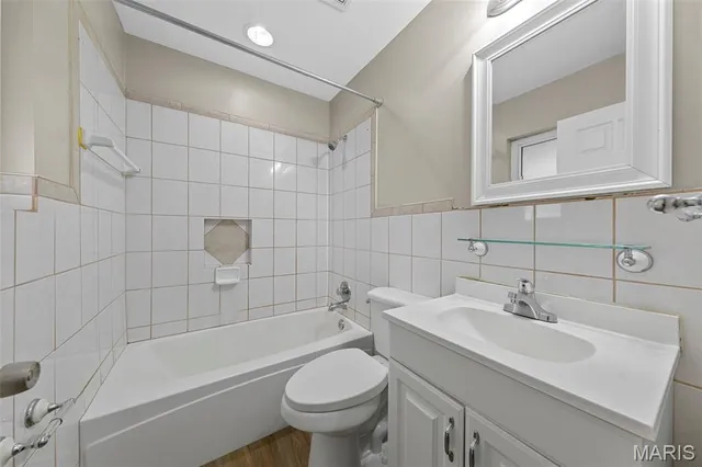 $195,000 | 258 Palm Drive, Hazelwood, MO 63042