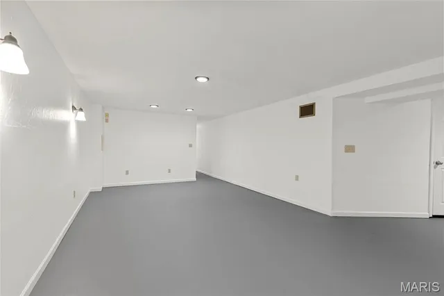 $195,000 | 258 Palm Drive, Hazelwood, MO 63042