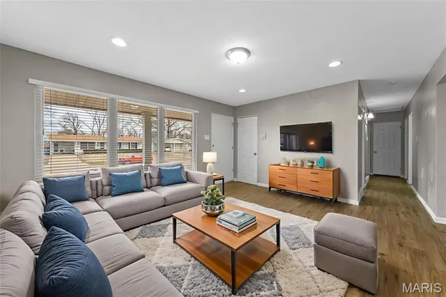 $195,000 | 258 Palm Drive, Hazelwood, MO 63042