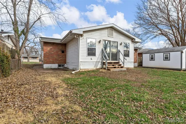 $195,000 | 258 Palm Drive, Hazelwood, MO 63042