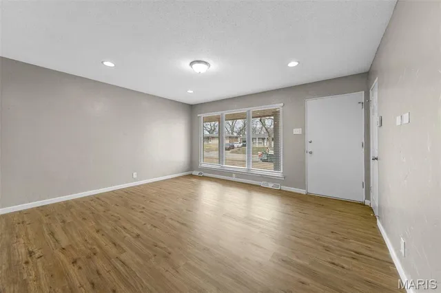 $195,000 | 258 Palm Drive, Hazelwood, MO 63042