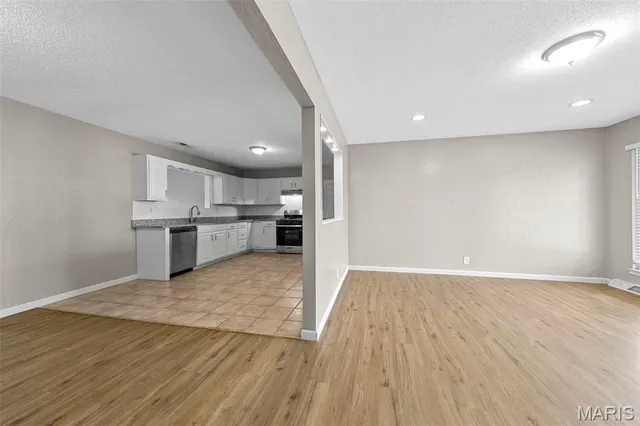 $195,000 | 258 Palm Drive, Hazelwood, MO 63042