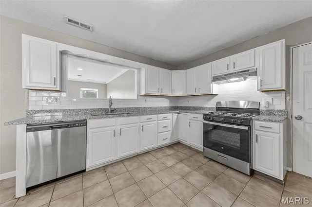 $195,000 | 258 Palm Drive, Hazelwood, MO 63042