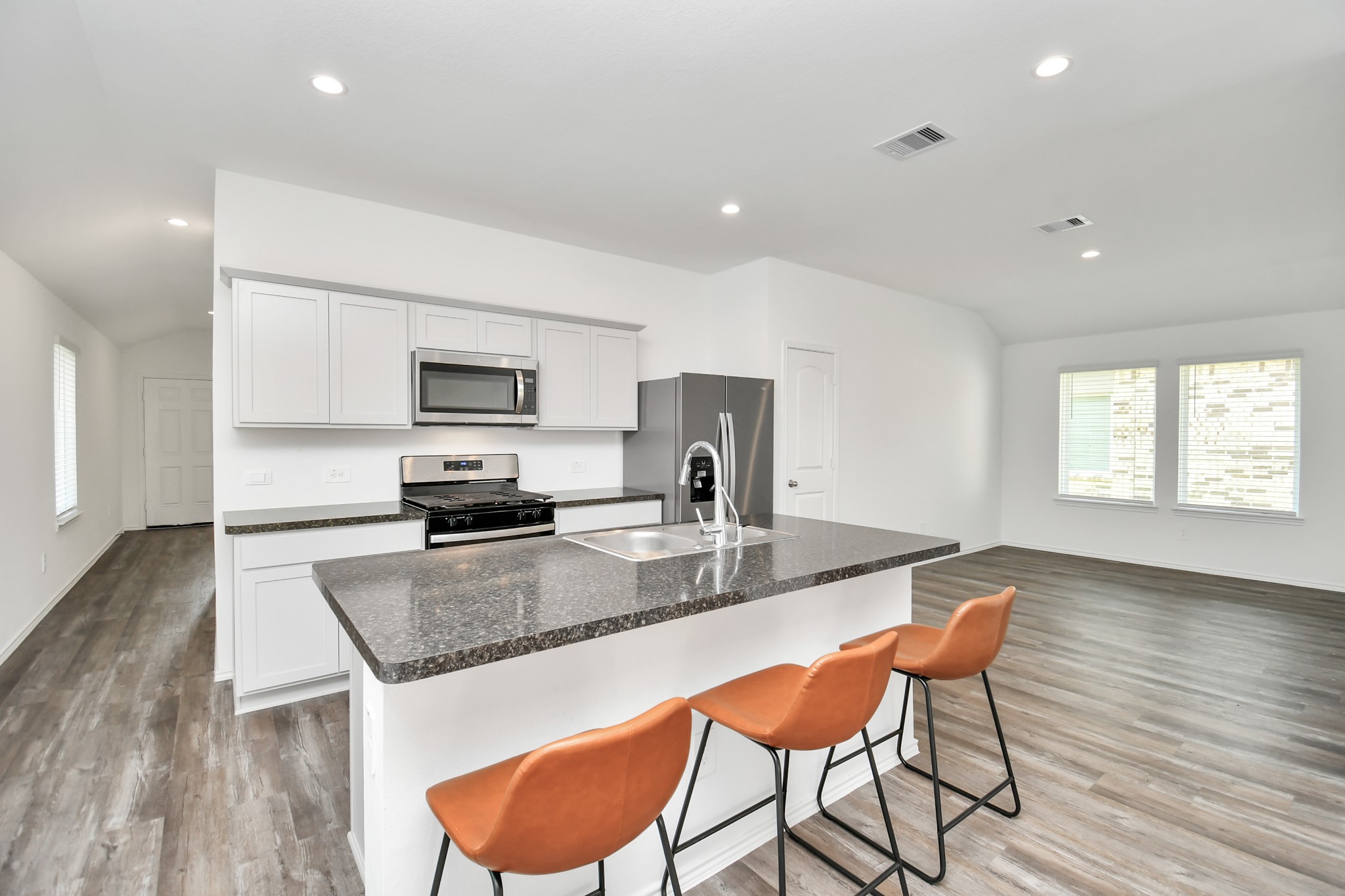 5315 Castlebury Meadows Dr Spring Spring, TX 77373 - Photo 11 of 39 a kitchen with granite countertop a table chairs microwave and sink