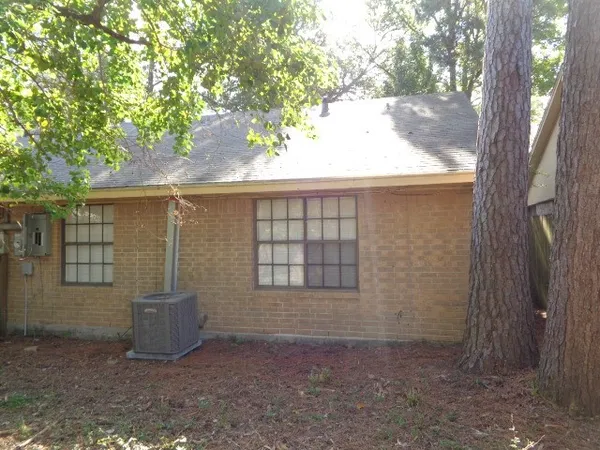 $1,150 | 1737 Hazelwood Street, Conroe, TX 77301