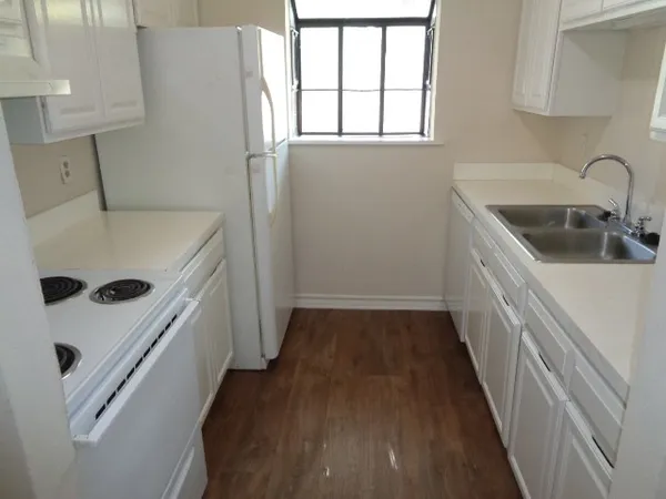 $1,150 | 1737 Hazelwood Street, Conroe, TX 77301