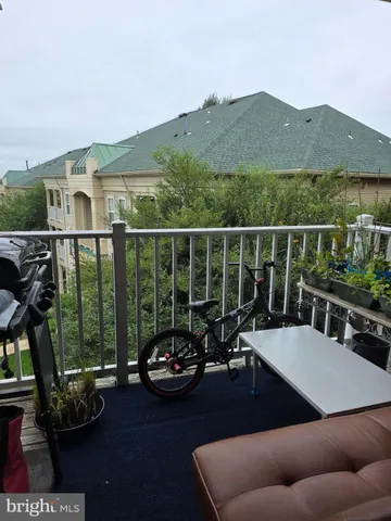 $319,900 | 1037 Gardenview Loop, Unit 302, Woodbridge, VA 22191