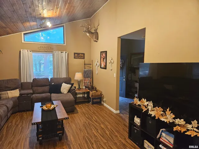 $189,900 | 10322 Mine 24 Road, Benton, IL 62812