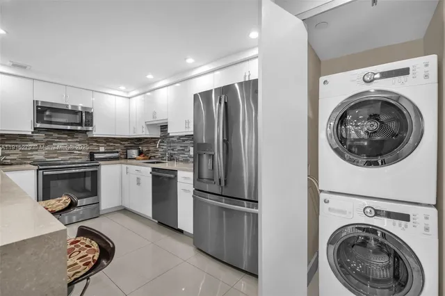 $4,200 | 3507 Oaks Way, Unit 906, Pompano Beach, FL 33069