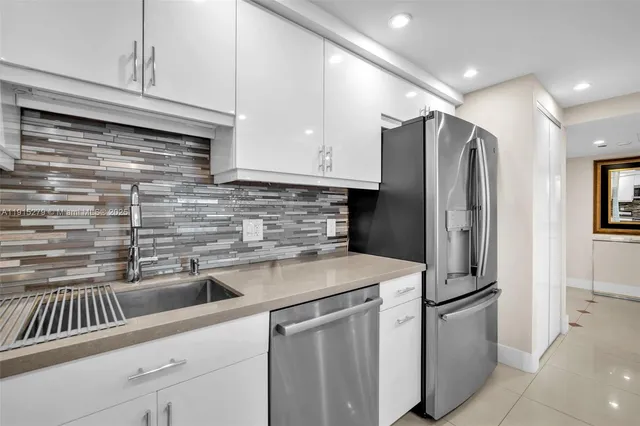 $4,200 | 3507 Oaks Way, Unit 906, Pompano Beach, FL 33069