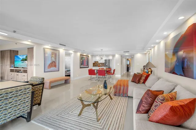 $4,200 | 3507 Oaks Way, Unit 906, Pompano Beach, FL 33069