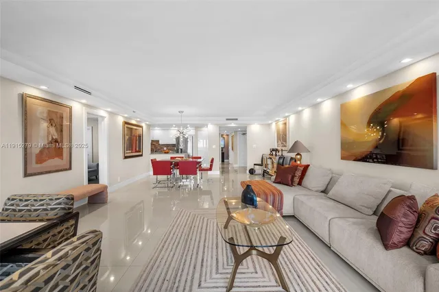 $4,200 | 3507 Oaks Way, Unit 906, Pompano Beach, FL 33069