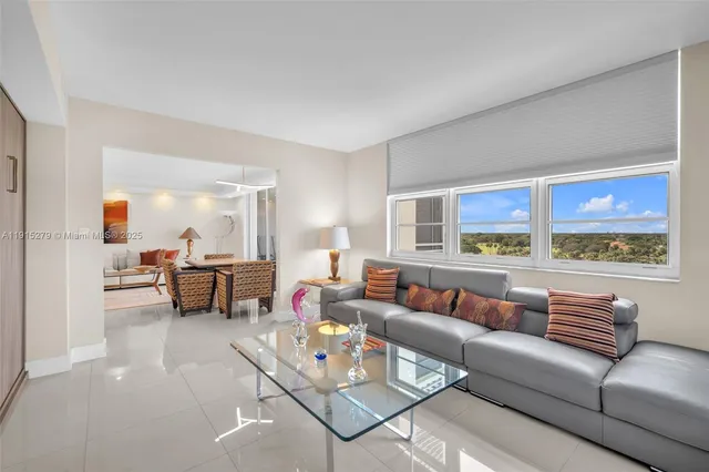 $4,200 | 3507 Oaks Way, Unit 906, Pompano Beach, FL 33069