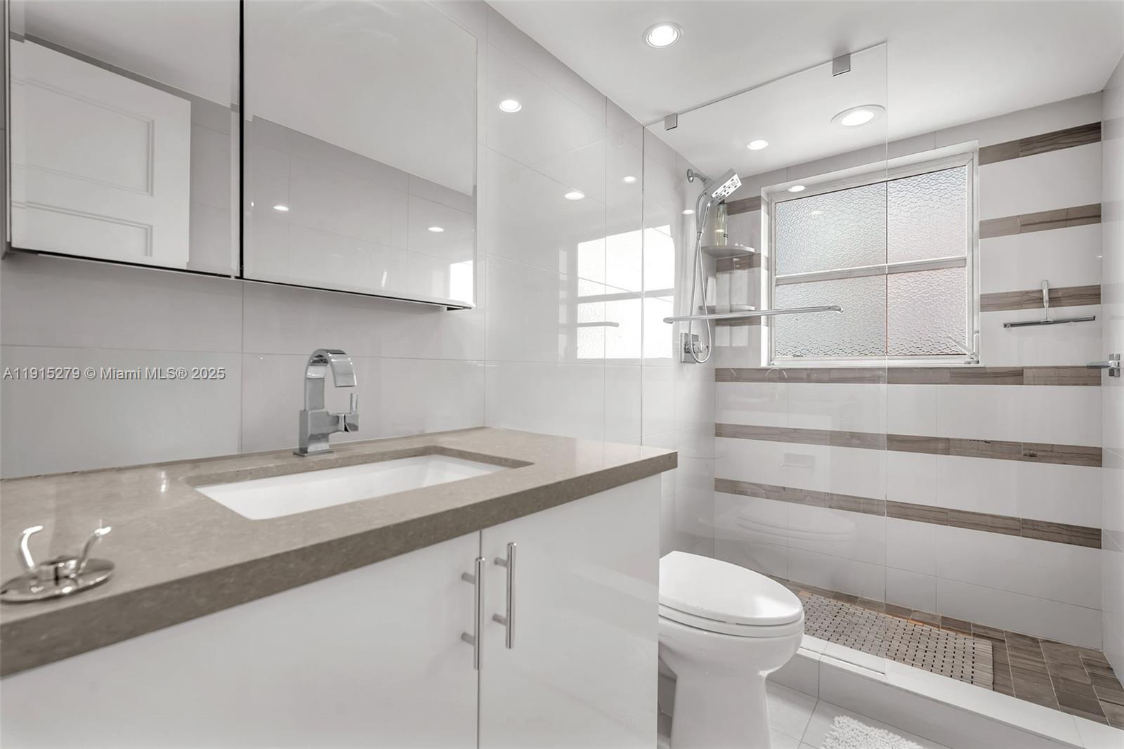 3507 Oaks Way, Unit 906 Pompano Beach, FL 33069 - Photo 27 of 48