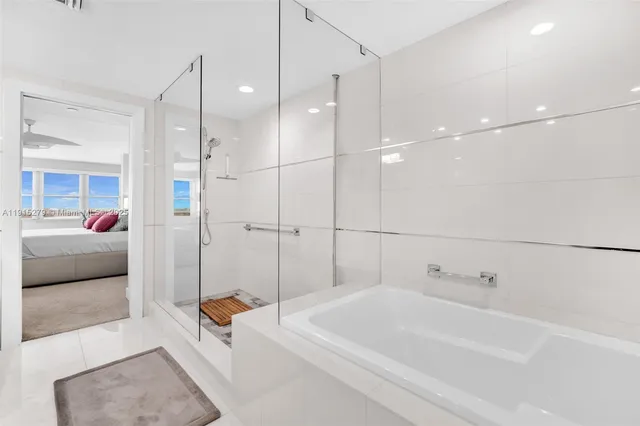 $4,200 | 3507 Oaks Way, Unit 906, Pompano Beach, FL 33069