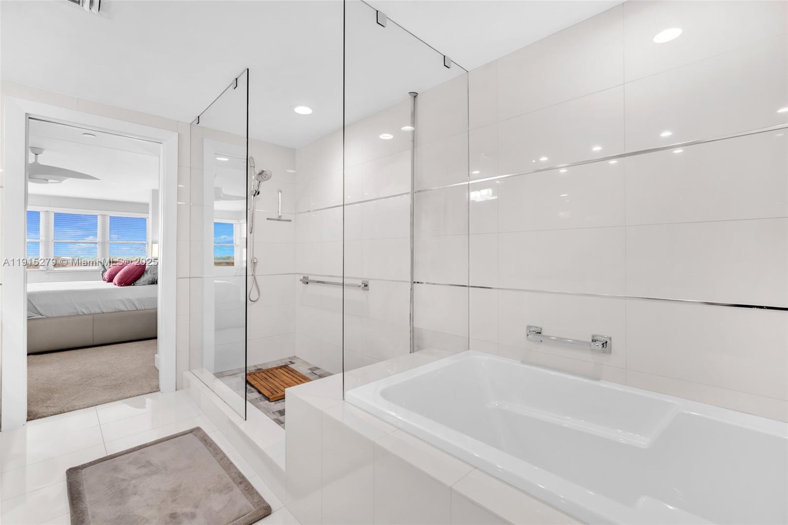 3507 Oaks Way, Unit 906 Pompano Beach, FL 33069 - Photo 35 of 48