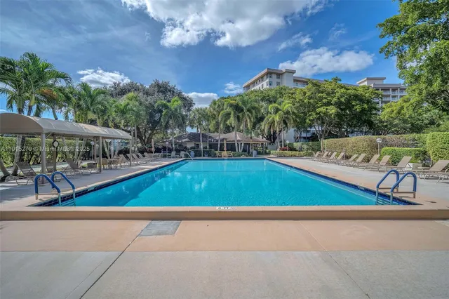 $4,200 | 3507 Oaks Way, Unit 906, Pompano Beach, FL 33069