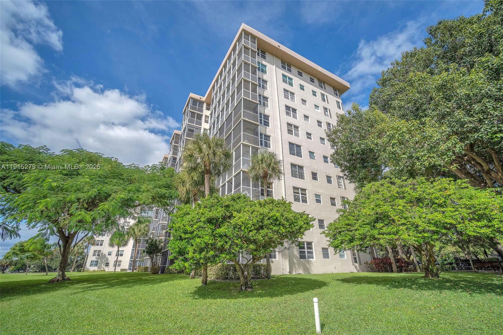 3507 Oaks Way, Unit 906 Pompano Beach, FL 33069 - Photo 47 of 48